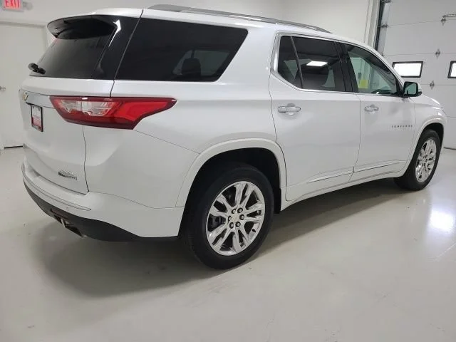 Used 2020 Iridescent Pearl Tricoat Chevrolet High Country image 5