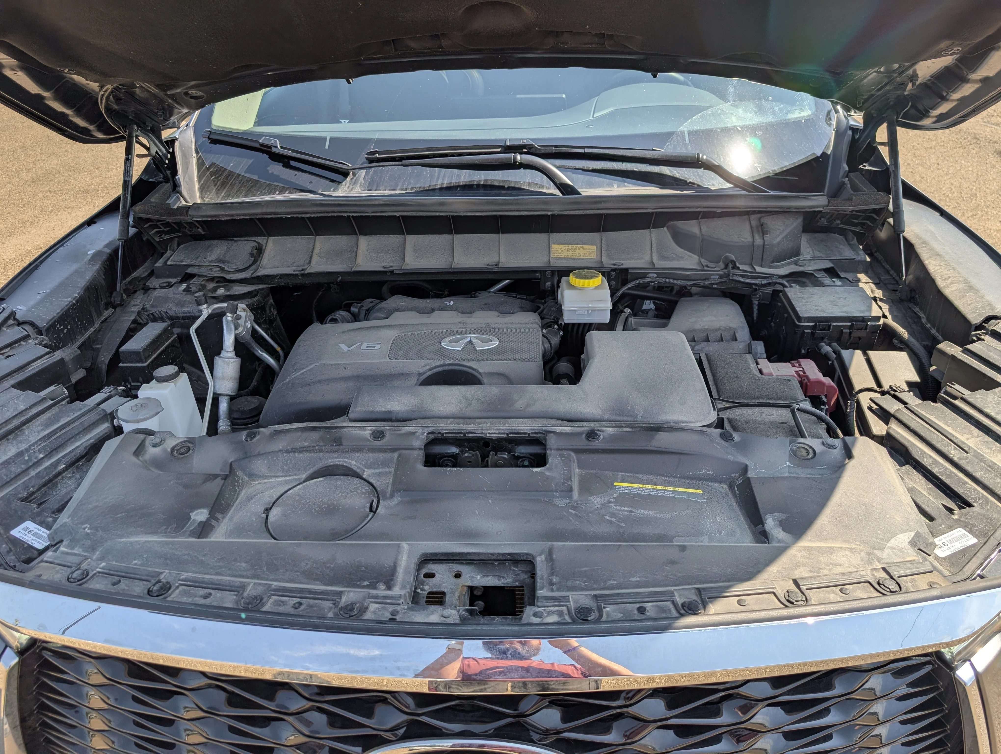 Used 2024 Glacier White INFINITI LUXE image 38