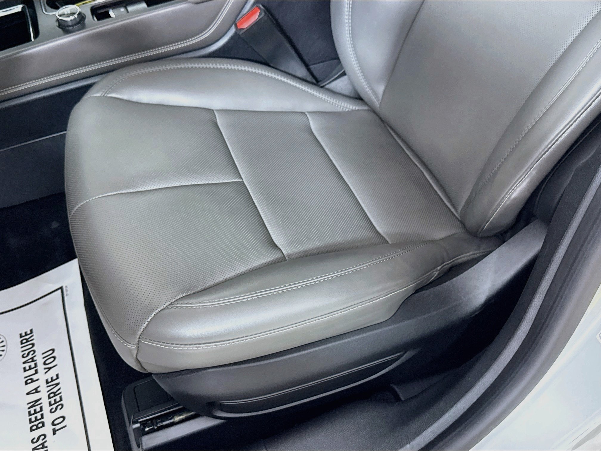 Used 2023 Ceramic Pearl Metallic Tinted Clearcoat Lincoln Standard image 22