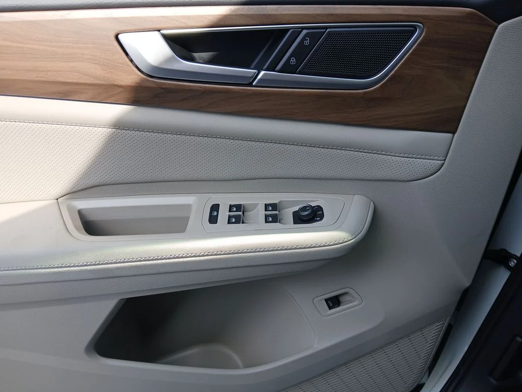 New 2026 White Volkswagen SE w/Technology image 11