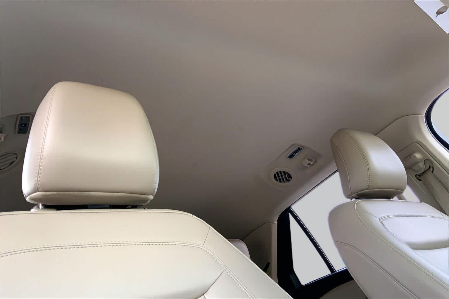 Certified Used 2024 Oxford White Ford XLT image 14