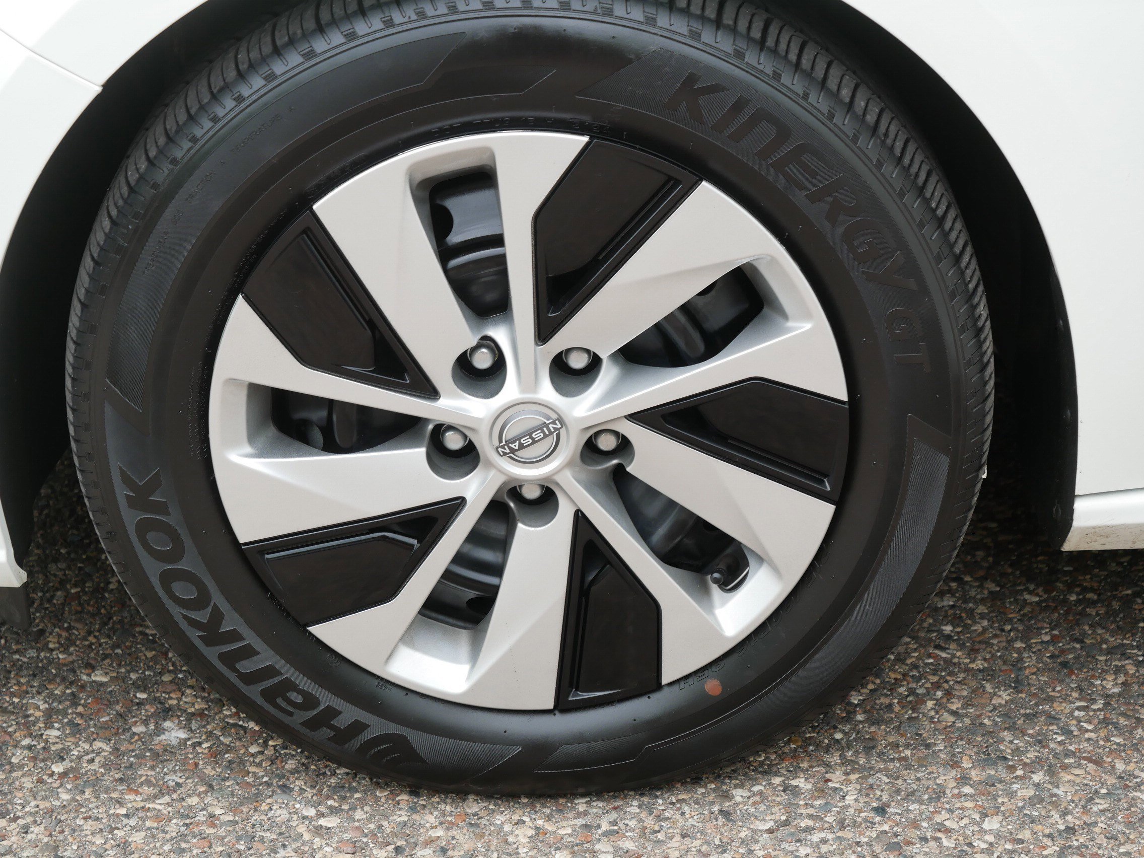 Certified Used 2025 Glacier White Nissan S image 15
