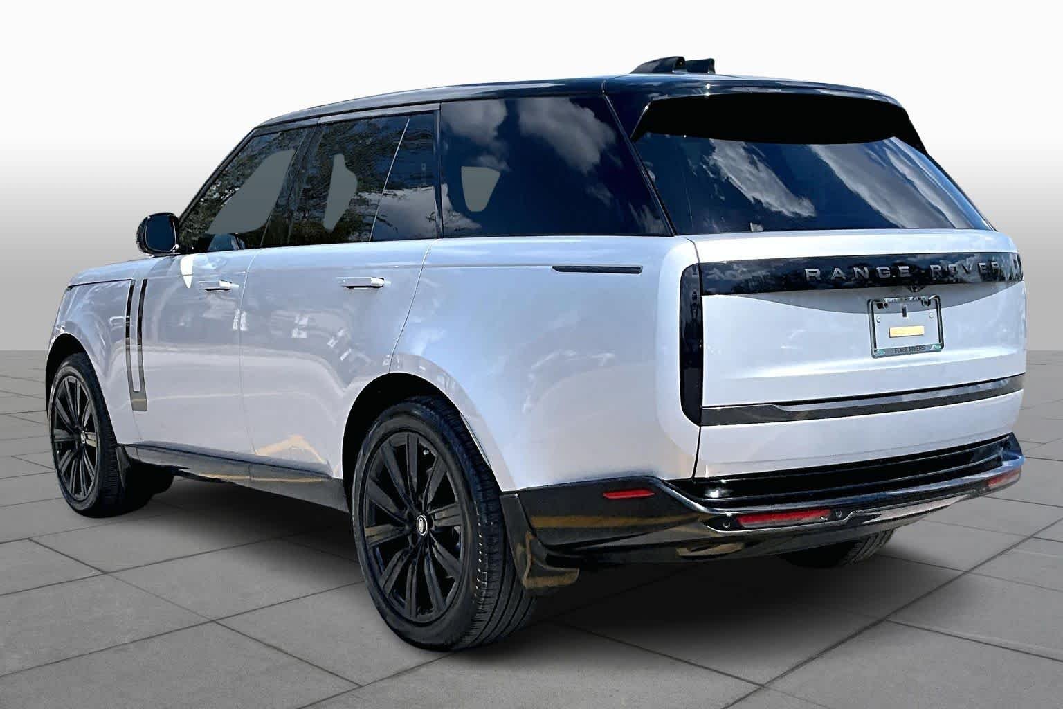 Used 2025 Hakuba Silver Metallic Land Rover SE image 20
