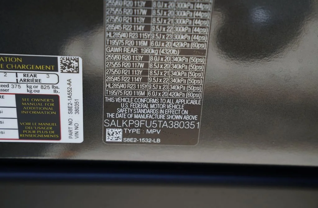 New 2026 Carpathian Grey Land Rover SE image 37