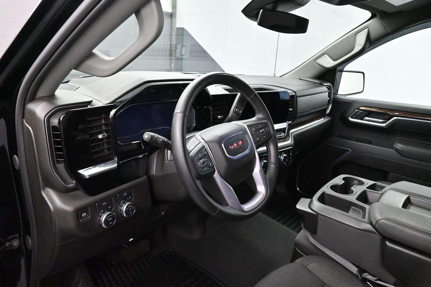 Used 2025 Onyx Black GMC Elevation image 13