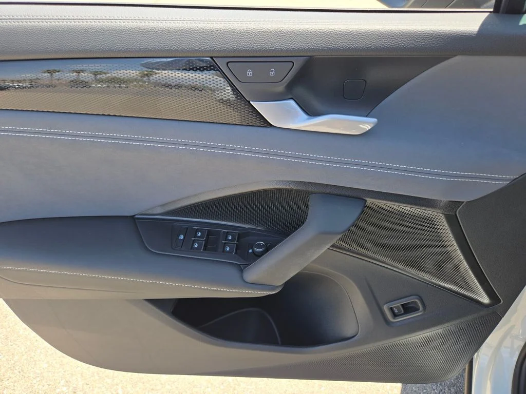 New 2026 White Volkswagen 2.0T SE image 9