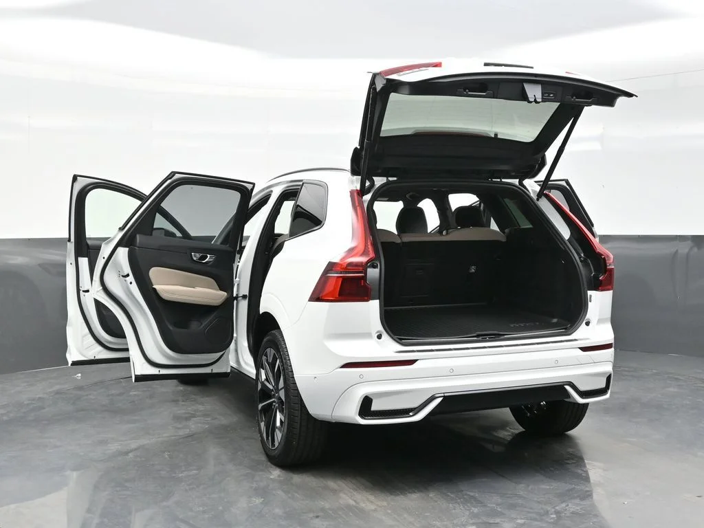 Used 2026 Crystal White Volvo Plus image 42