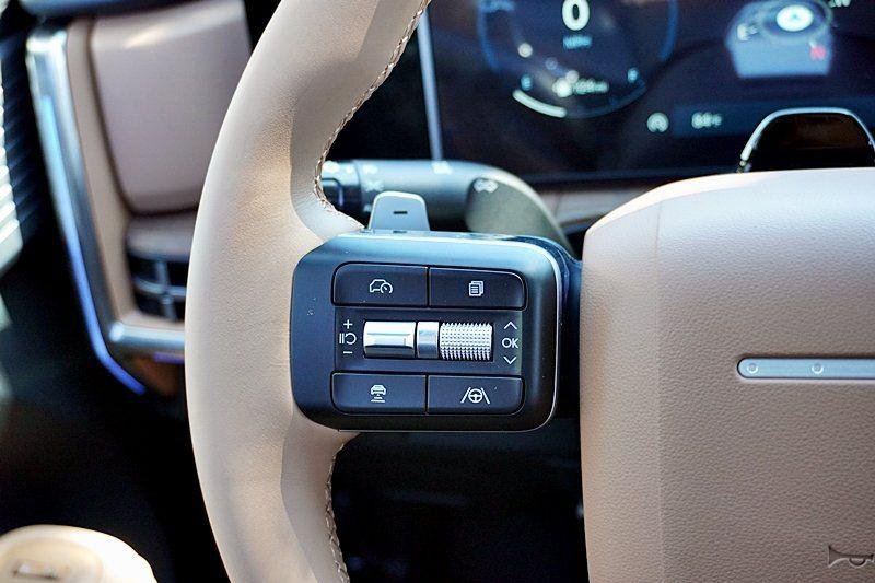 2025 Hyundai Santa Fe Limited - Photo 43