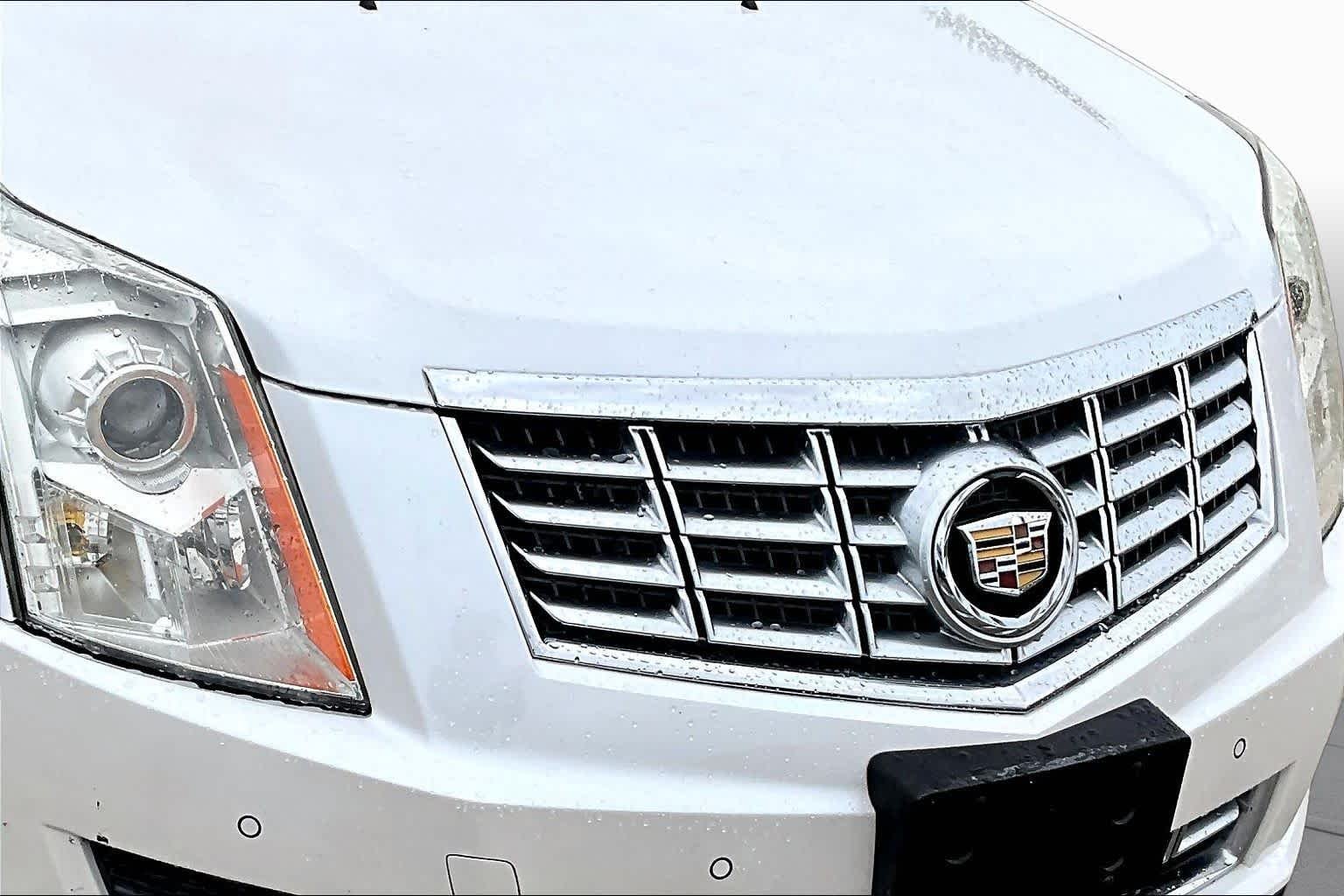 Used 2016 Platinum Ice Tricoat Cadillac Luxury Collection image 30