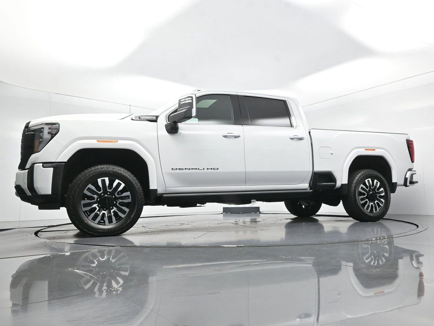 Used 2025 Summit White GMC Denali Ultimate image 47