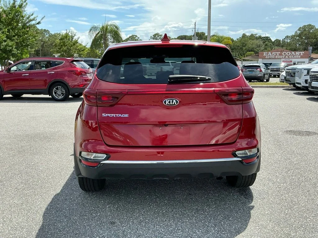 Used 2022 Red Kia LX image 9