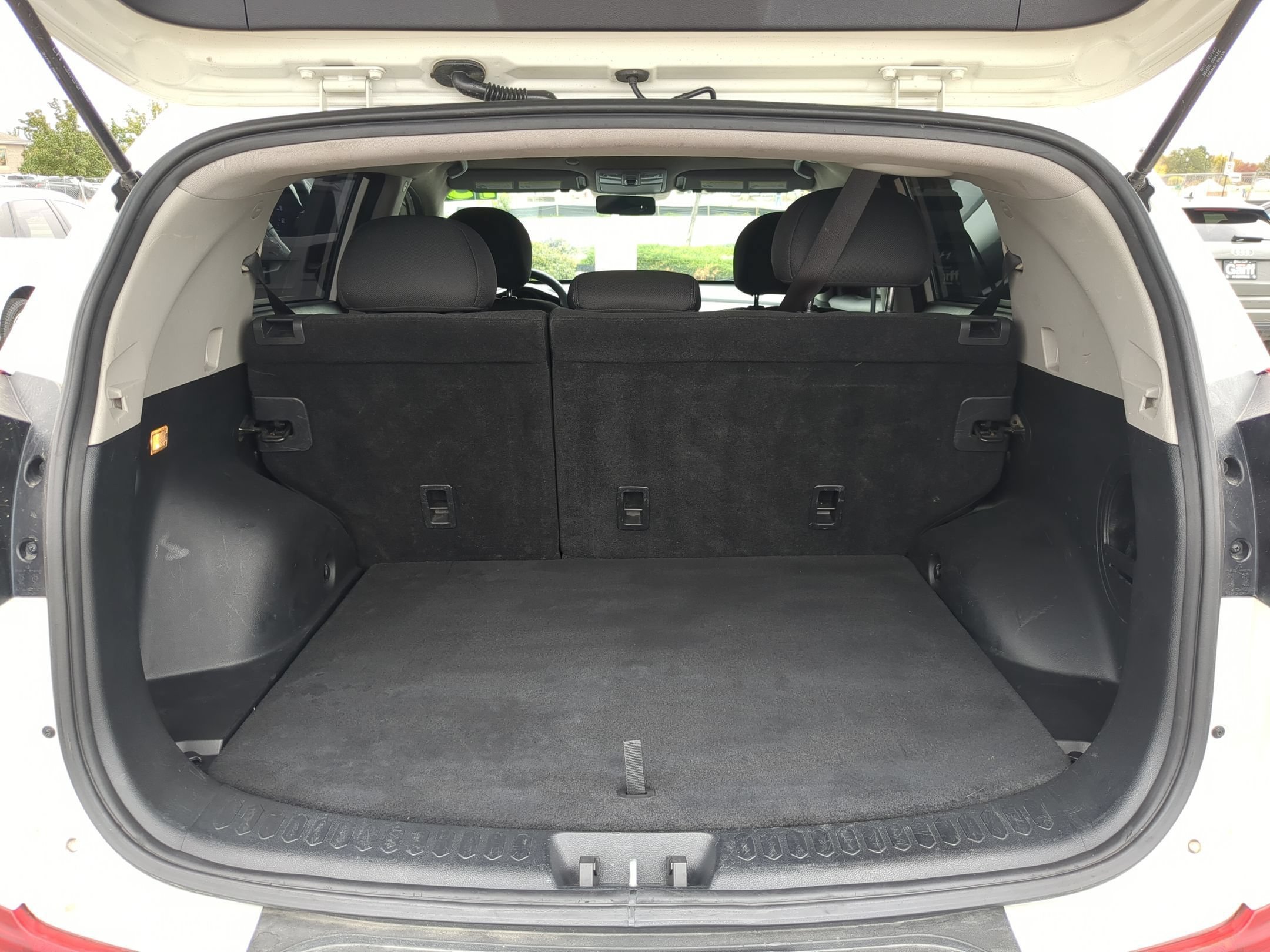 Used 2016 Clear White Kia LX image 27