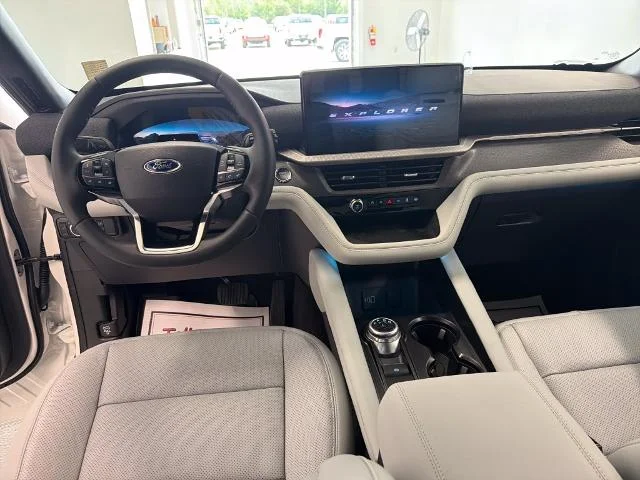 New 2027 Star White Metallic Tri-Coat Ford Platinum™ image 34