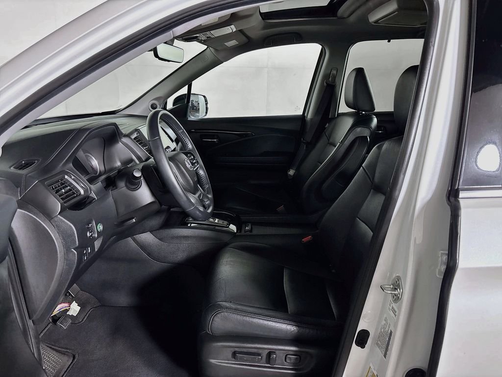 Used 2022 White Honda Touring image 11