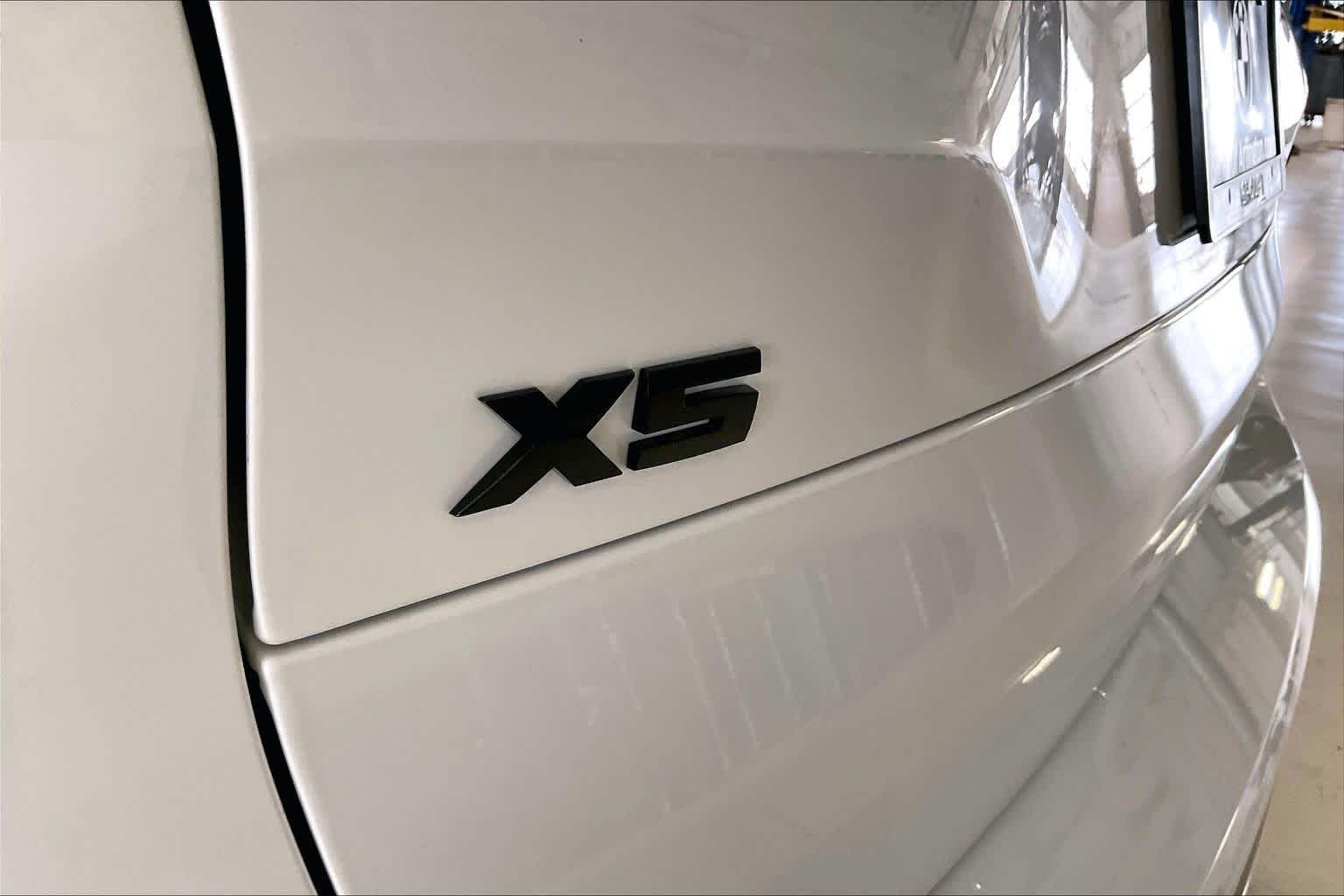 New 2026 Mineral White Metallic BMW M60i image 15