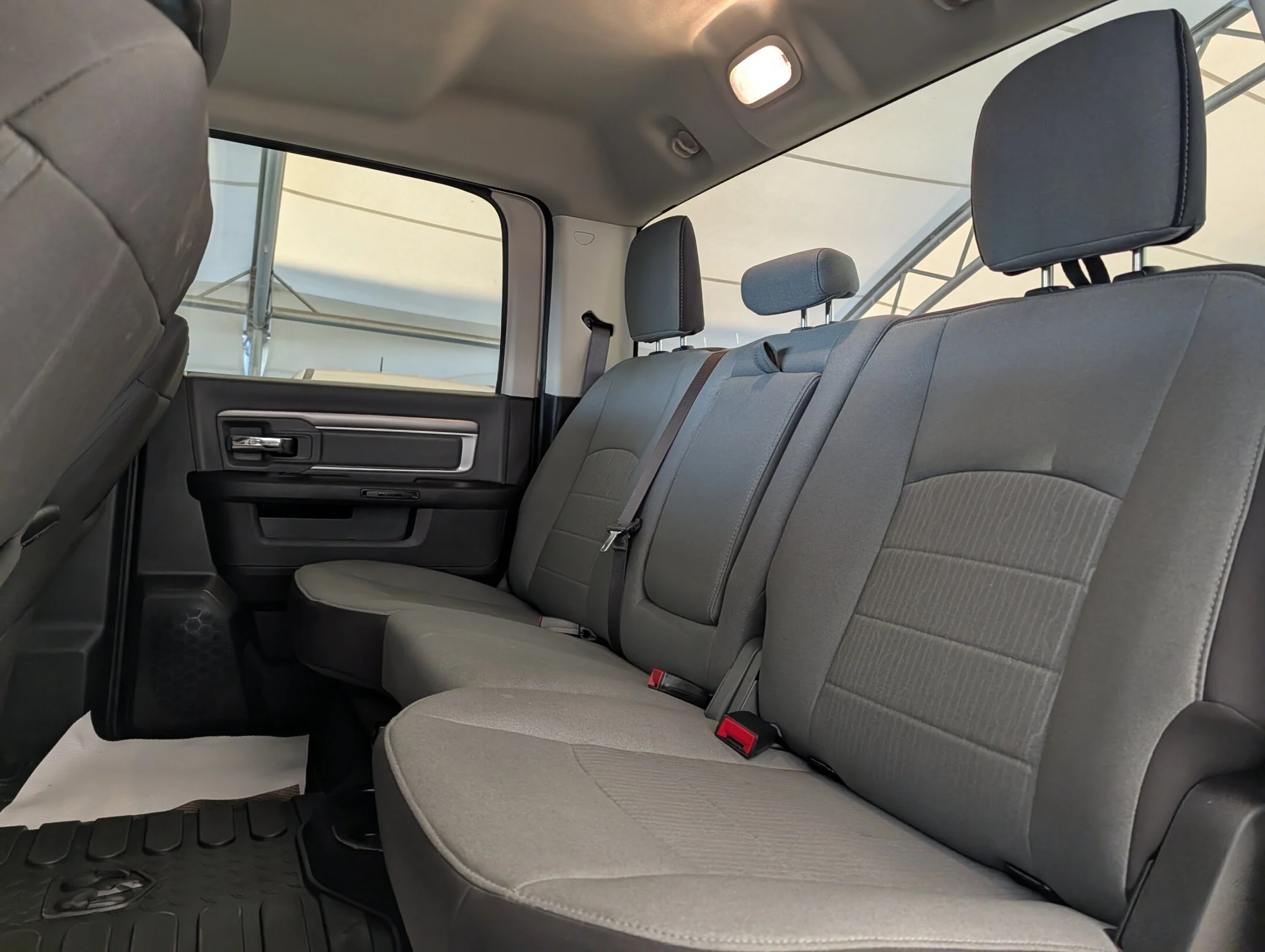 Used 2023 White RAM SLT - Trailerin Pkg - 5.7L HEMI - LOW KMS - P - SLT 4x4 Crew Cab 57 Box image 26