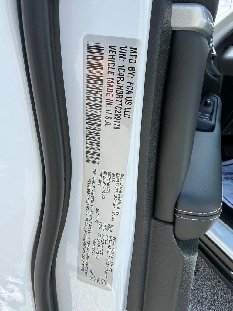 New 2026 Bright White Clear-Coat Exterior Paint Jeep Limited image 26