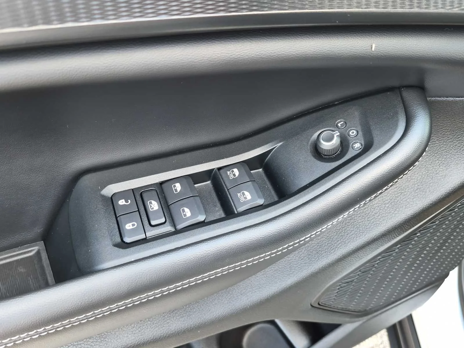 Used 2024 Silver Zynith Jeep Laredo X image 18
