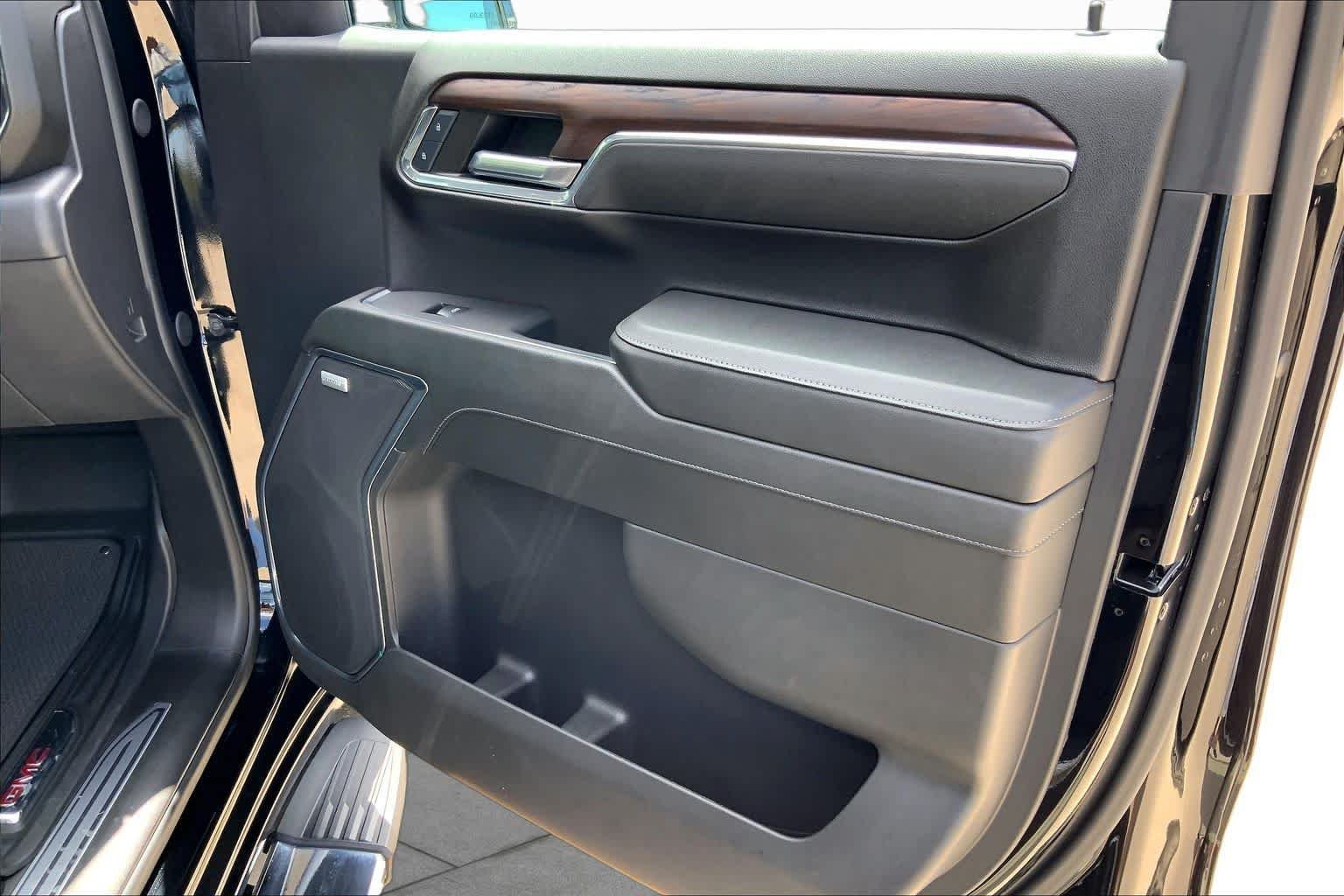 Used 2024 Onyx Black GMC SLT image 22