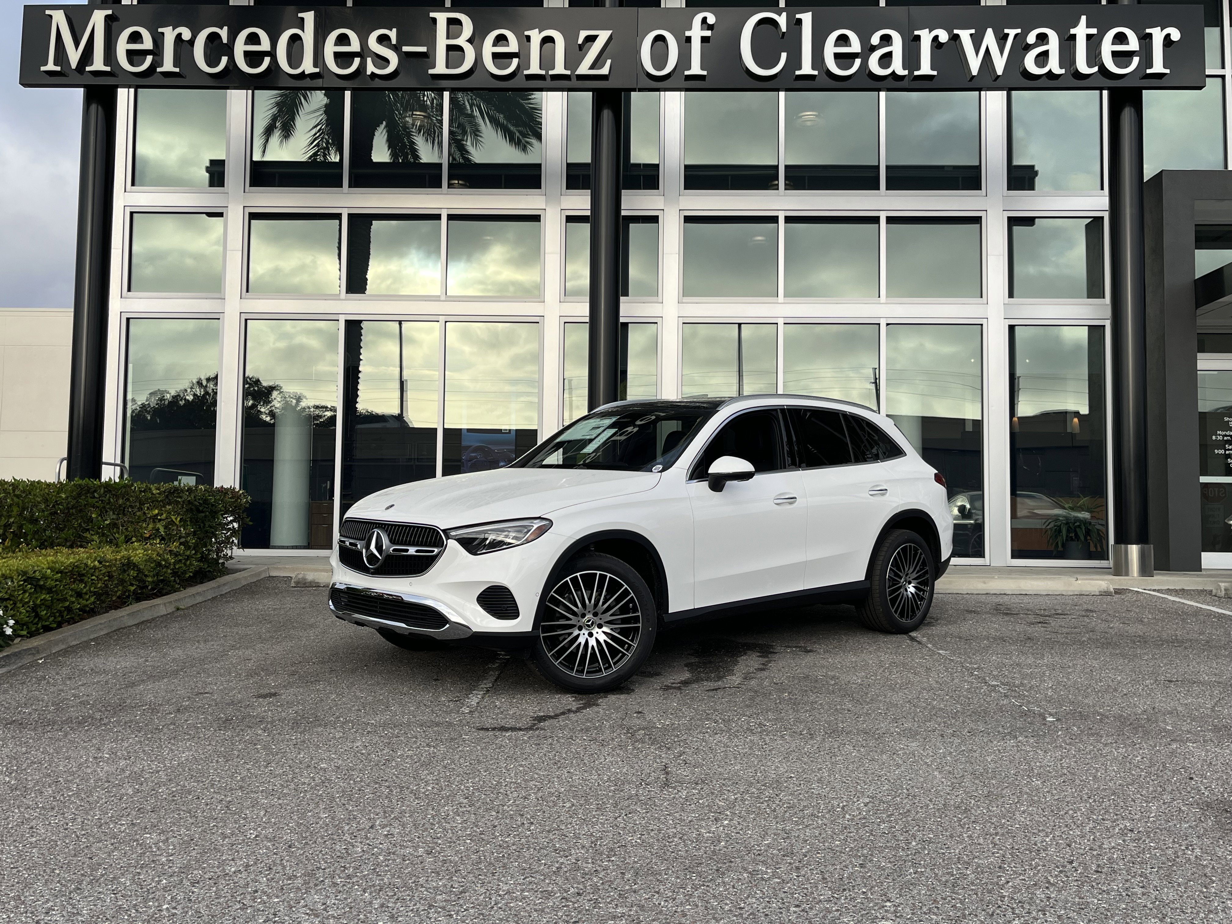New 2026 POLAR WHITE Mercedes-Benz GLC 300 image 1