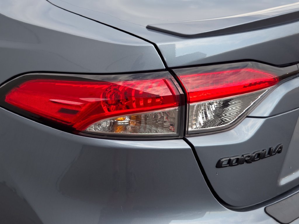 Used 2022  Toyota SE image 15