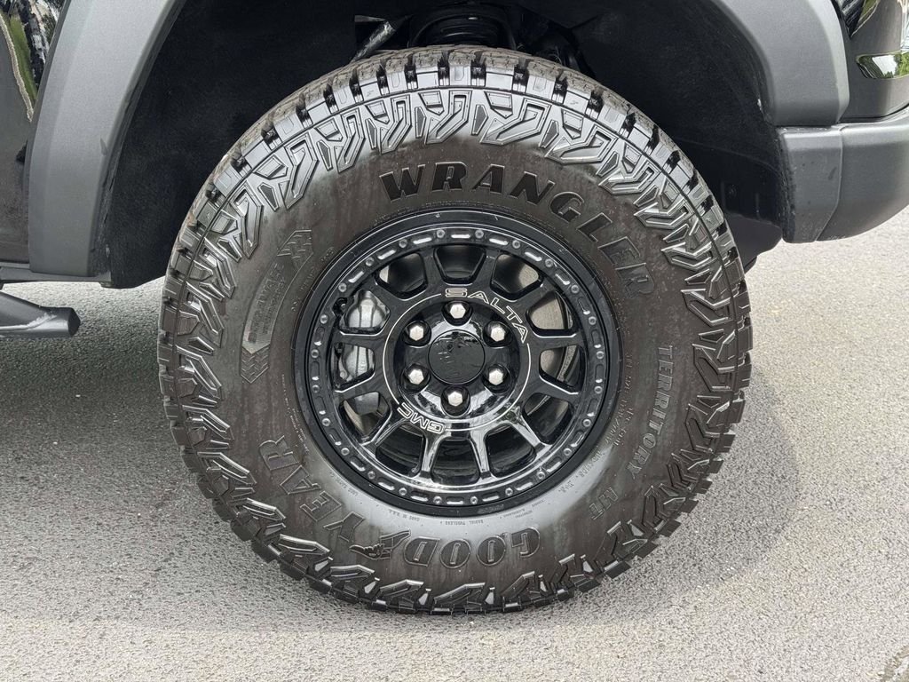 Used 2024 Black GMC AT4X image 27