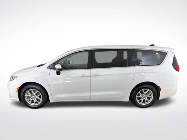 Used 2023 White Chrysler Touring L image 11