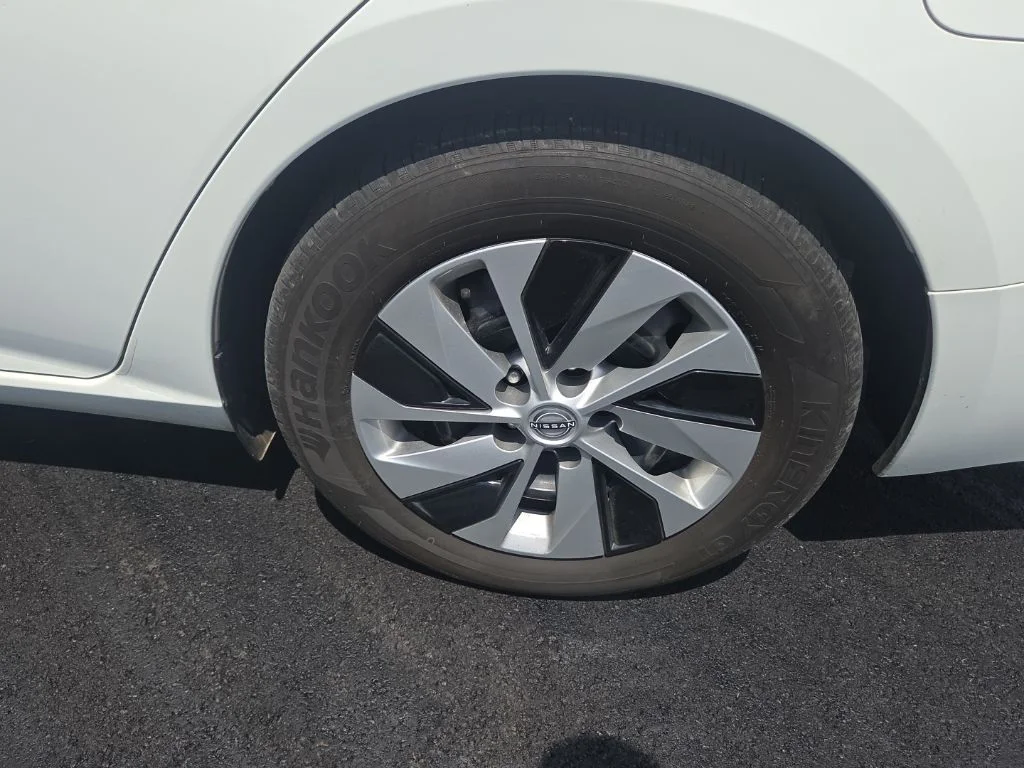 Used 2025 White Nissan 2.5 S image 21