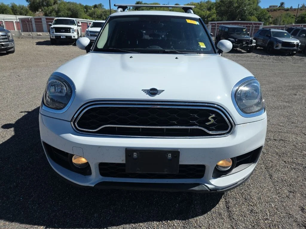 Used 2019 Light White MINI E Countryman image 4