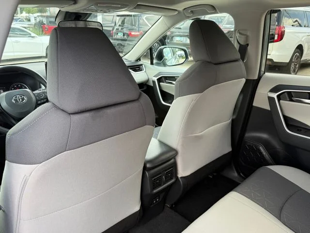 Used 2021  Toyota XLE image 25