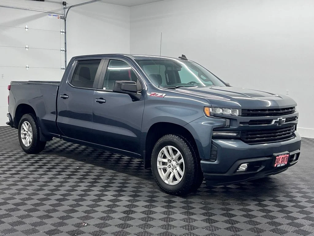 Used 2019 Shadow Gray Metallic Chevrolet RST image 6