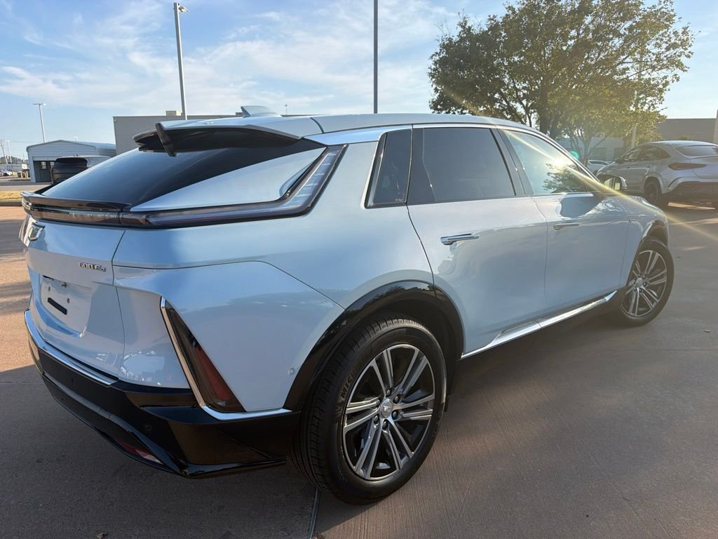 Used 2024 Blue Cadillac Luxury image 4
