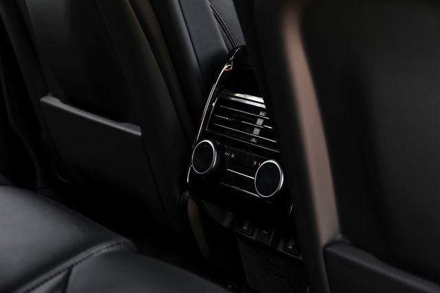 New 2026  Land Rover SE image 48