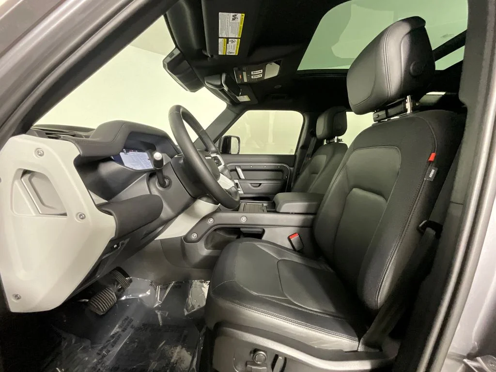 Used 2024 Gray Land Rover X-Dynamic SE image 16