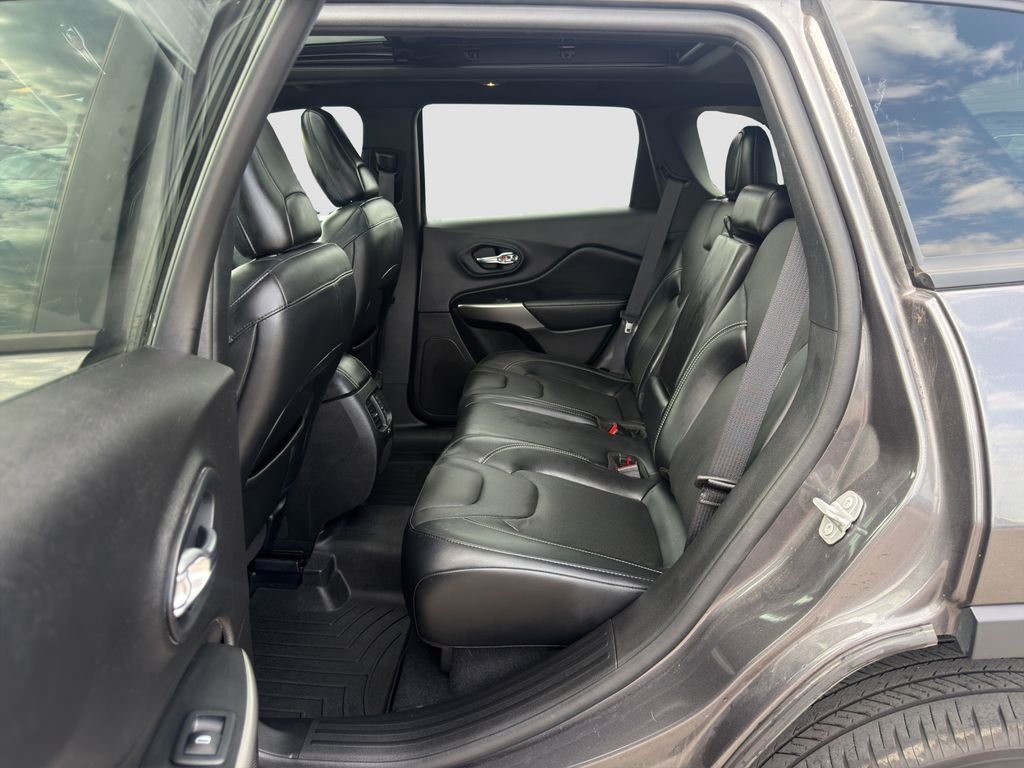 Used 2021 Gray Jeep Latitude Lux image 13