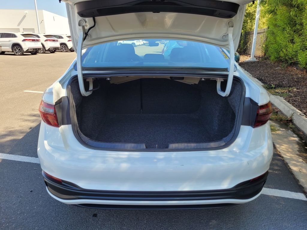 Used 2025 White Volkswagen 1.5T S image 27