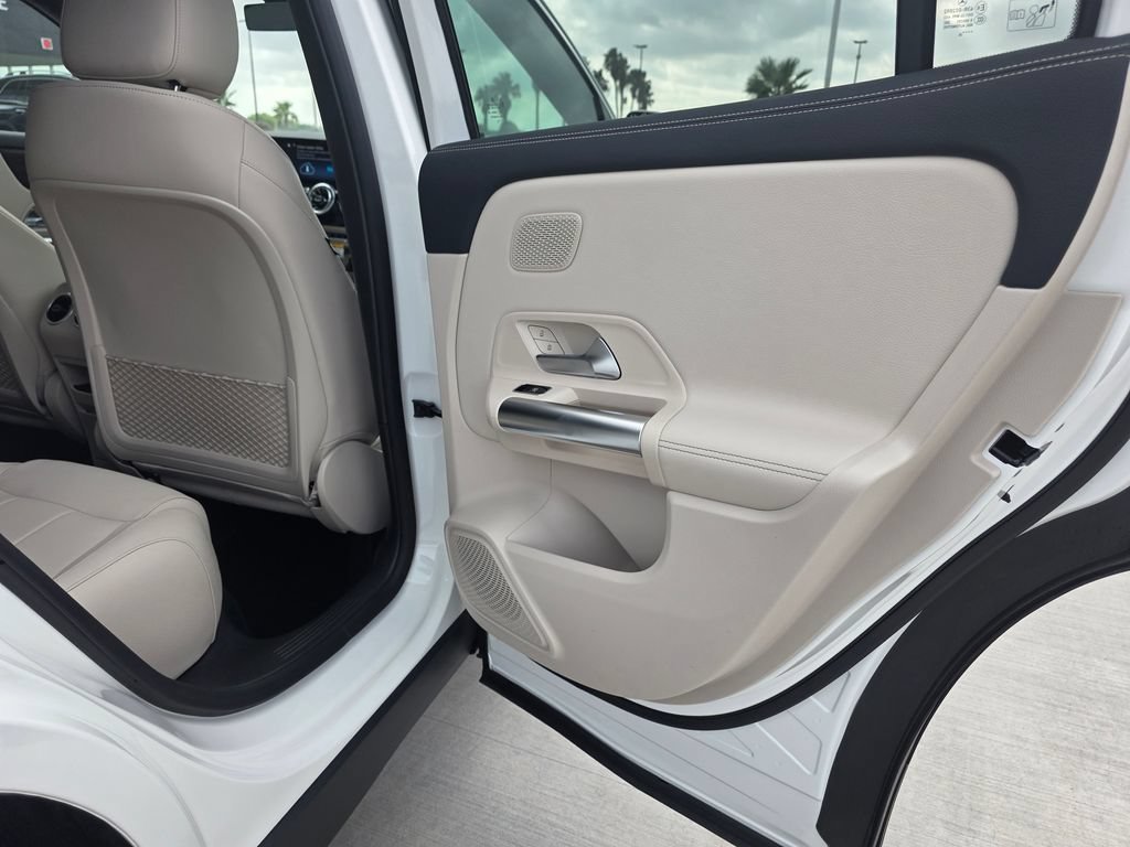 New 2026 Polar White Mercedes-Benz GLA 250 image 41