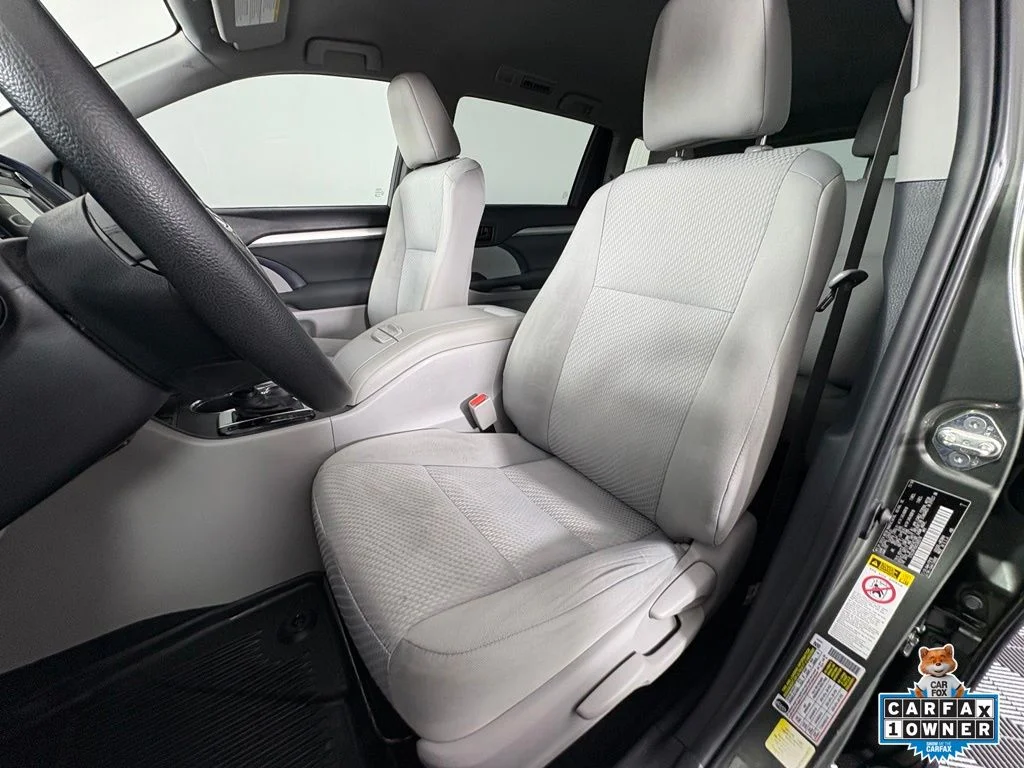 Used 2019 Green Toyota LE image 17