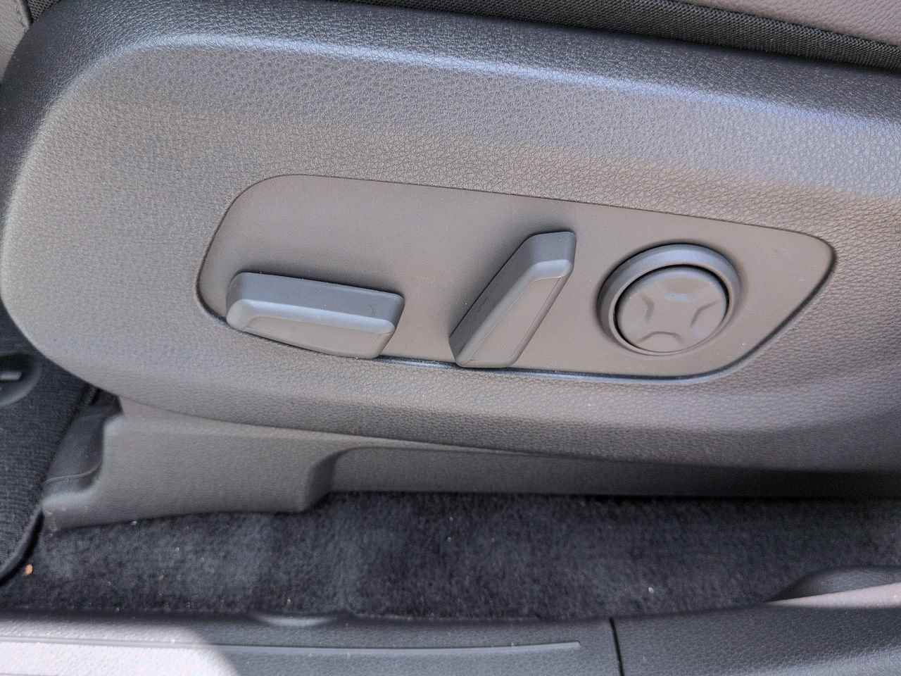 New 2026 Snow White Pearl Kia SX Prestige image 23