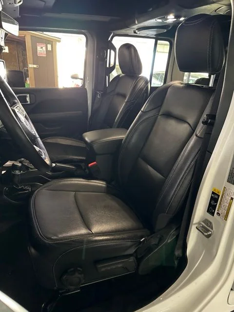 Used 2022 White Jeep Unlimited Sahara image 5