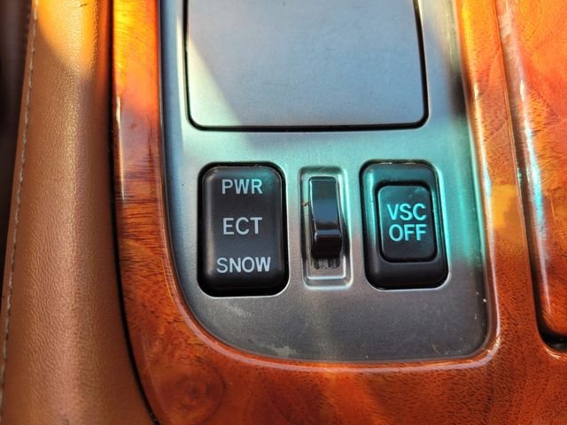 Used 2006 White Lexus 430 image 27