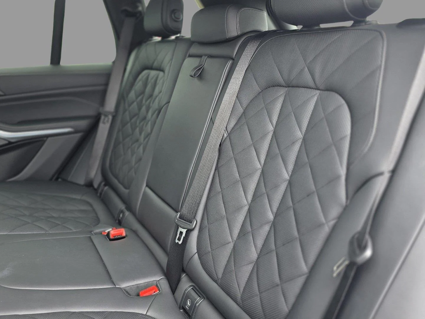 Used 2026  BMW sDrive40i image 28