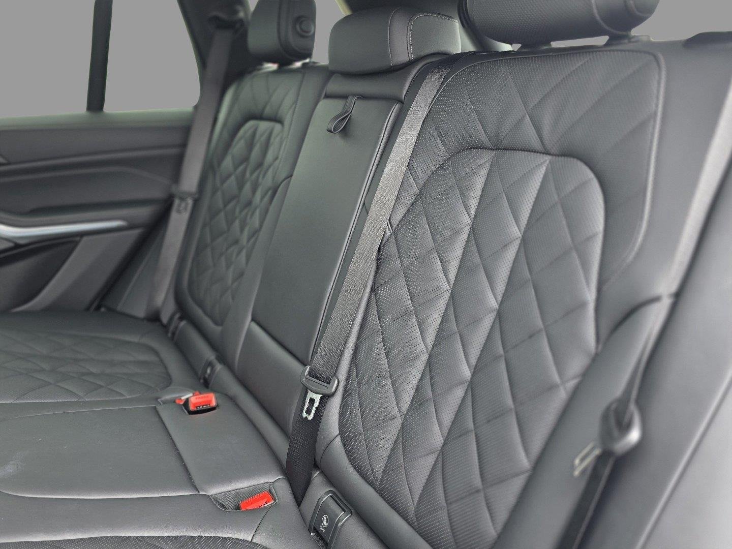 Used 2026  BMW sDrive40i image 28
