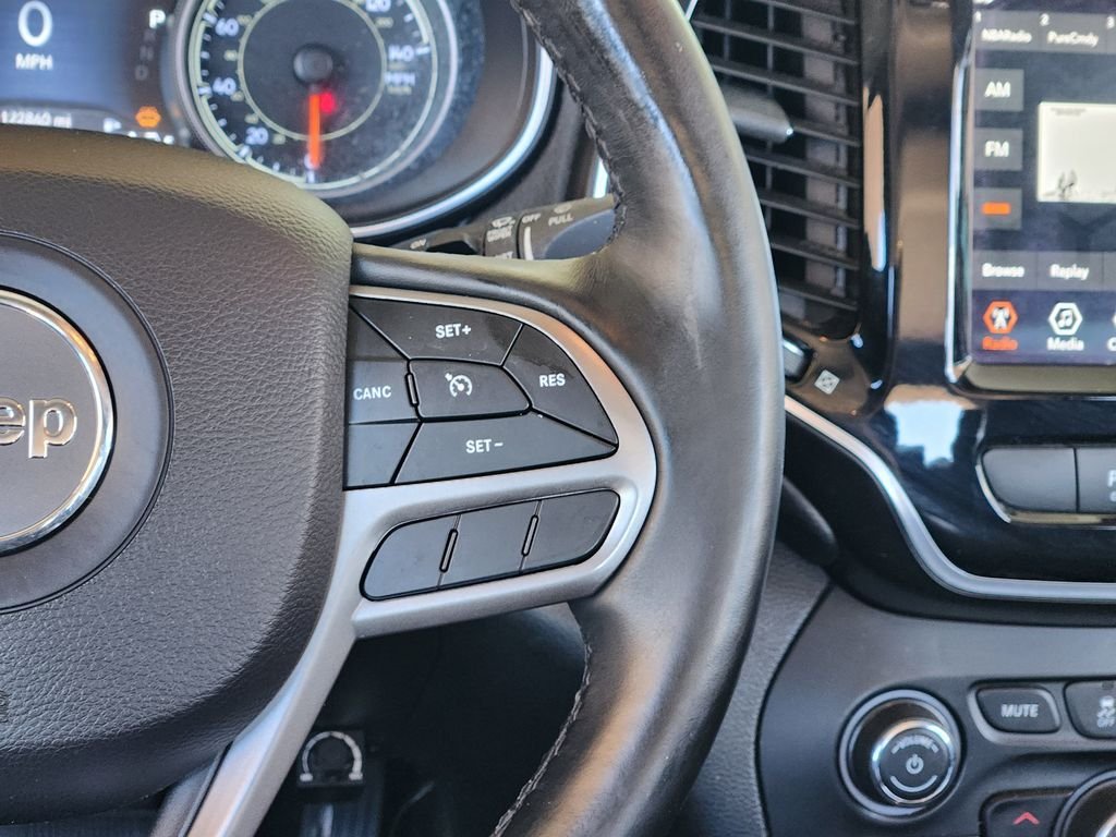 Used 2019 Diamond Black Crystal Pearlcoat Jeep Limited image 30