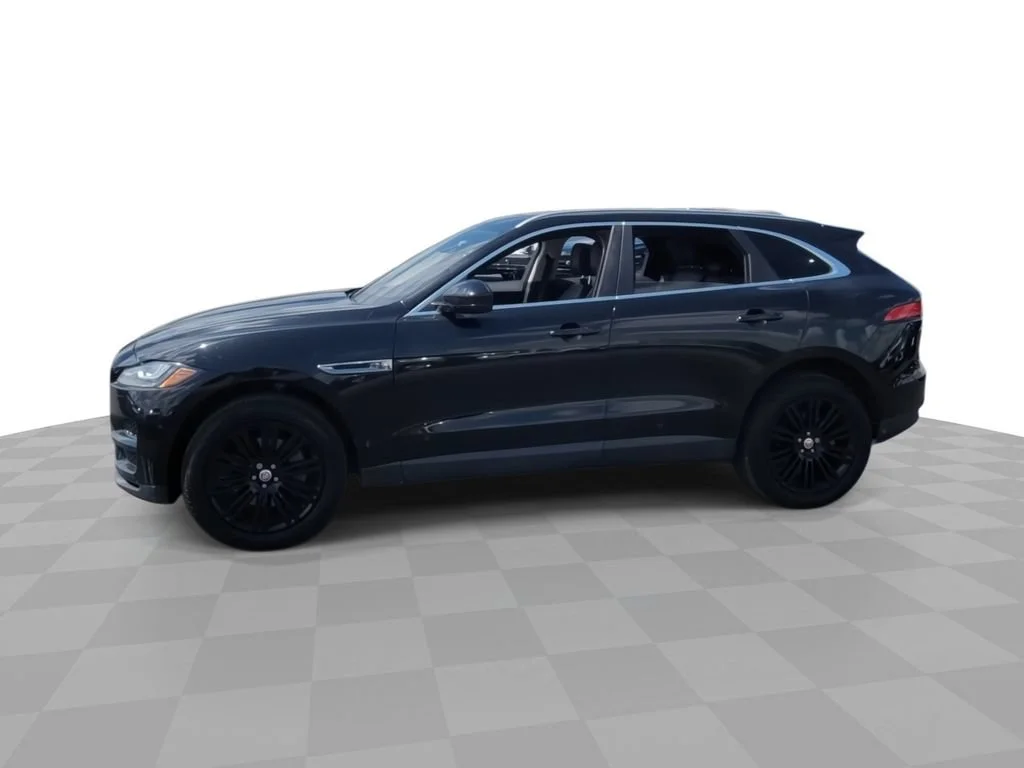 Used 2019 Black Jaguar 30t Portfolio image 4