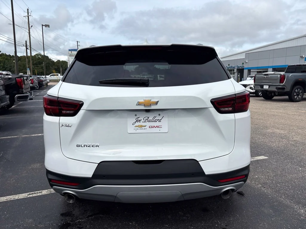 New 2026 Summit White Chevrolet 2LT image 4