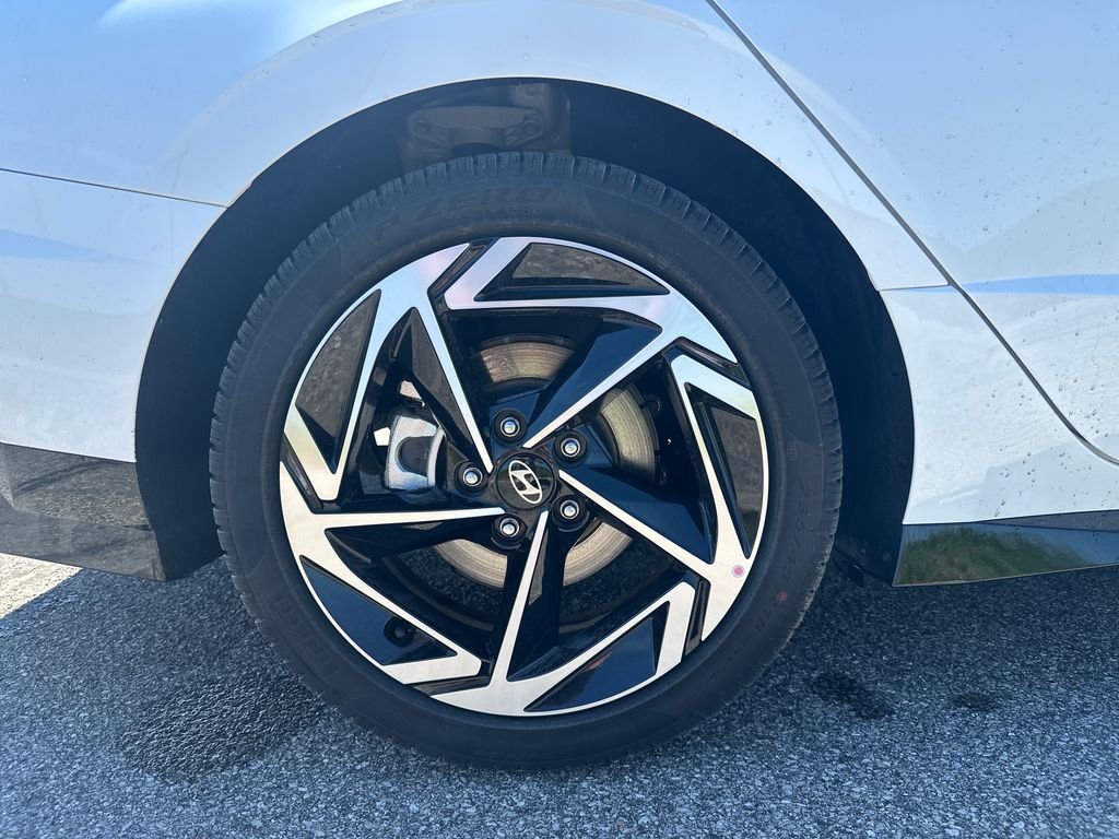 New 2026 White Hyundai SEL Sport image 4