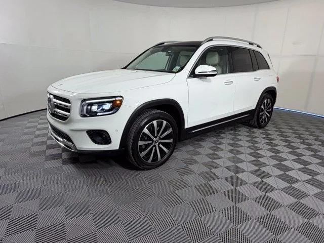 Used 2022  Mercedes-Benz GLB 250 image 4