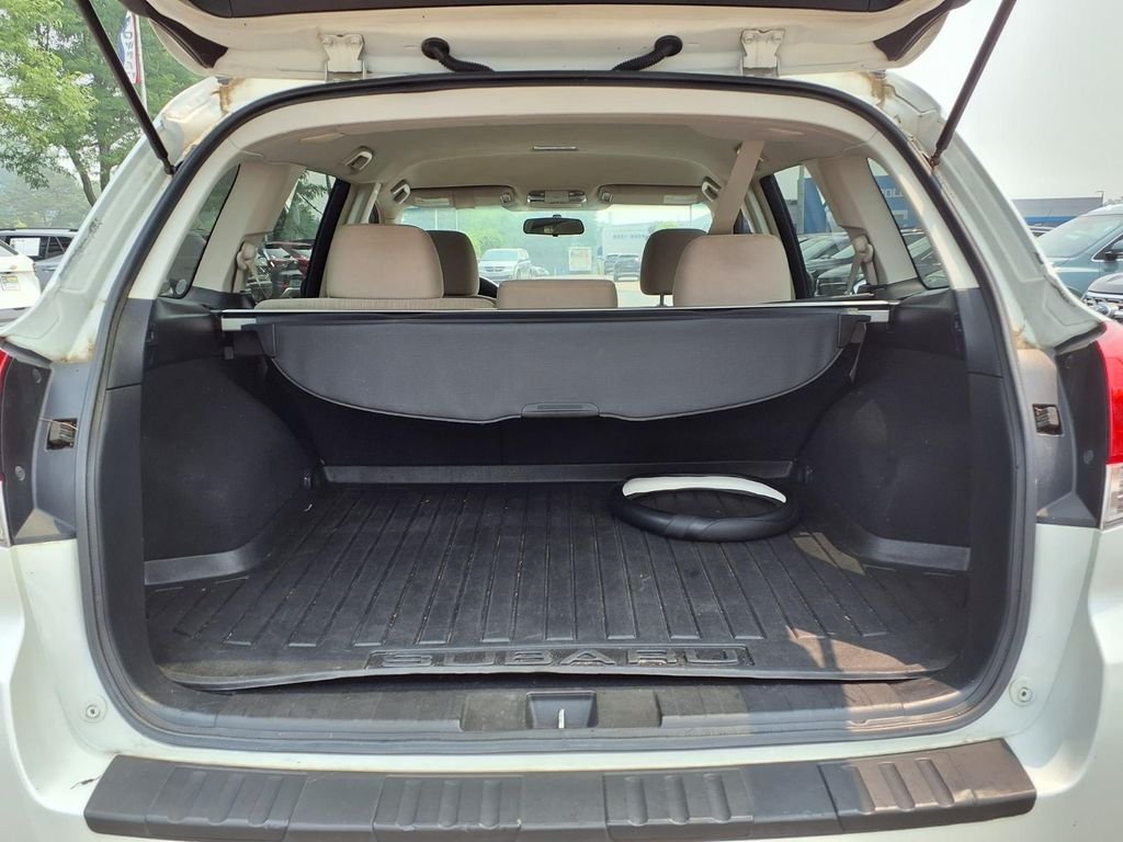 Used 2013 White Subaru 2.5i Premium image 8