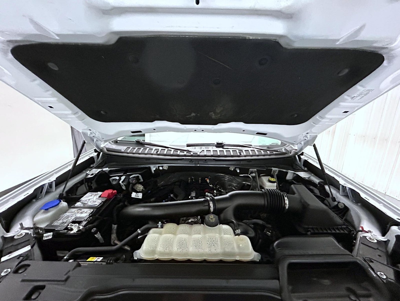 Used 2025 White Ford Platinum image 31